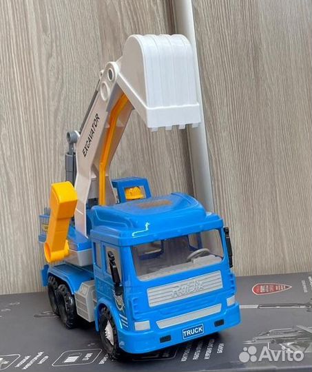 Экскаватор детский