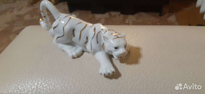 Фигурка тигра