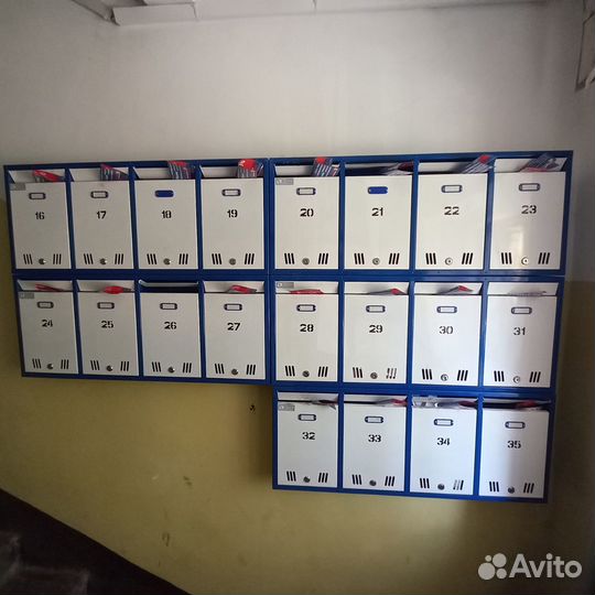 Расклейка объявлений, Распространение листовок