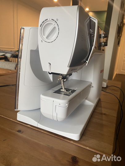 Прекрасная швейная машина Bernina b480