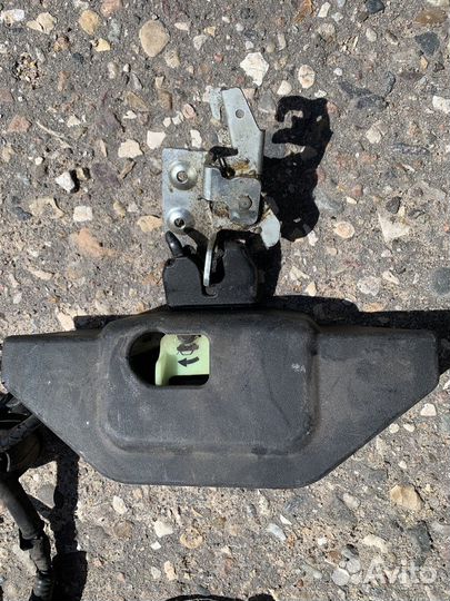 Замок крышки багажника Nissan Almera Classic