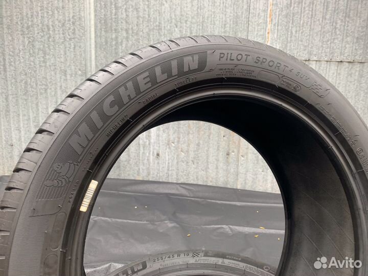 Michelin Pilot Sport 4 SUV 255/45 R19