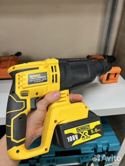 Перфоратор аккумуляторный Dewalt