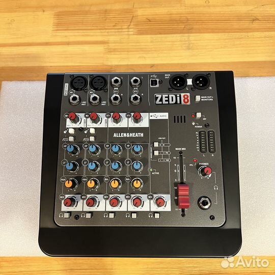 Allen & Heath ZEDi-8