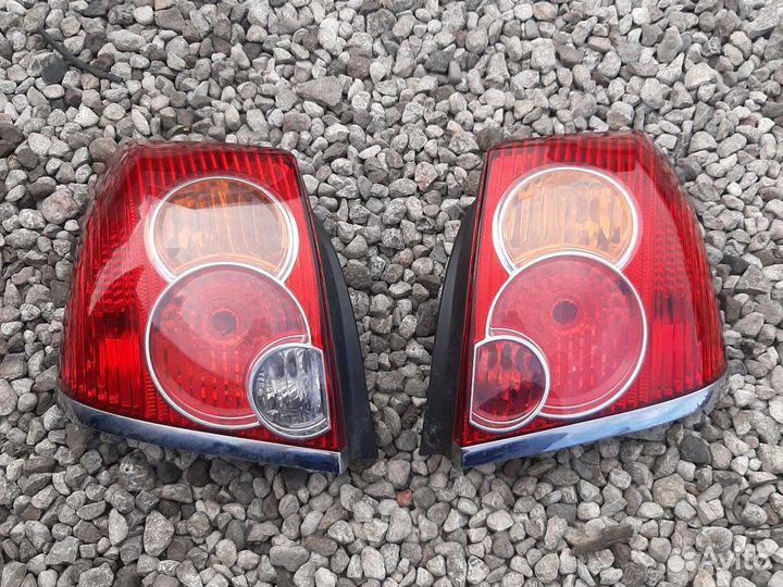 Фонарь Тойота Авенсис 2 хетчбэк