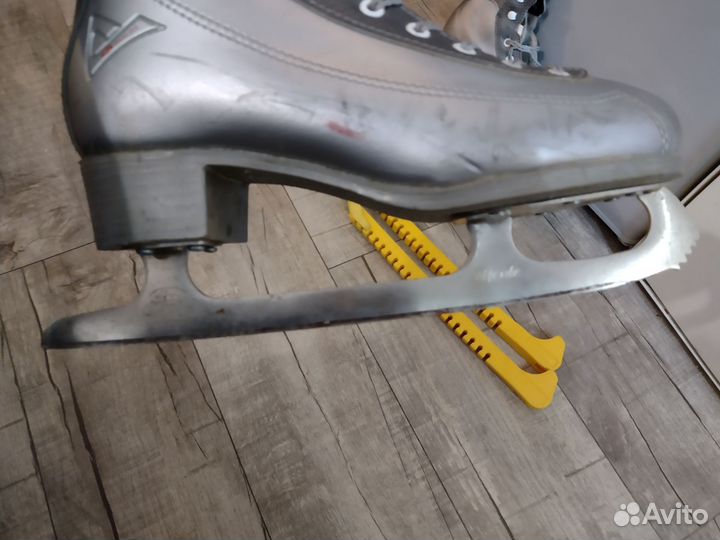 Коньки женские 40 размер Nikole серебро бу