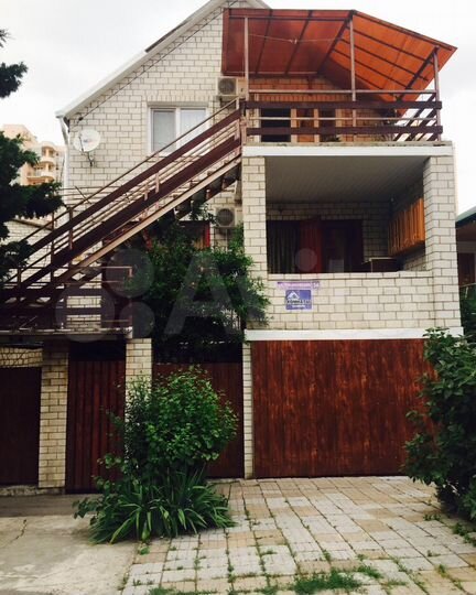 Комната 15 м² в 9-к., 1/3 эт.