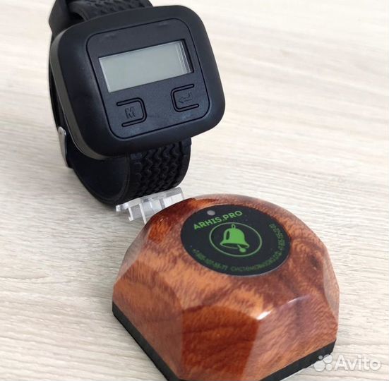 Кнопка вызова официанта Махагон и пейджер часы