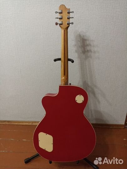 Полуакустическая электрогитара
