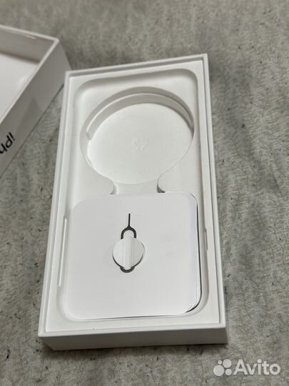 iPhone SE, 64 ГБ