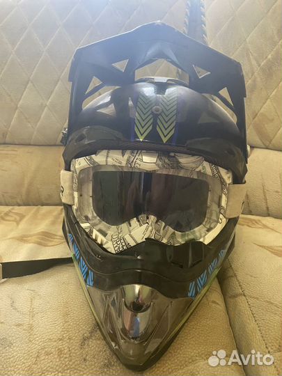 Кроссовый шлем