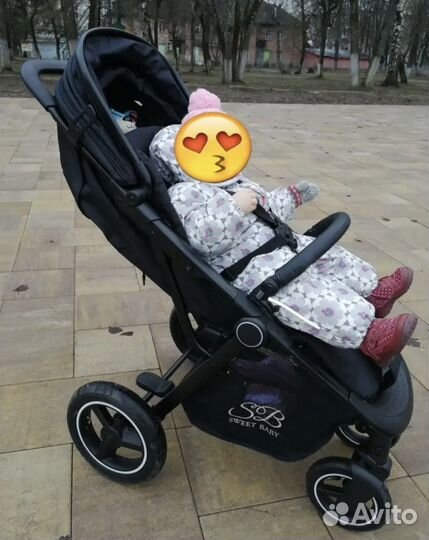 Прогулочная коляска с надувными колесами
