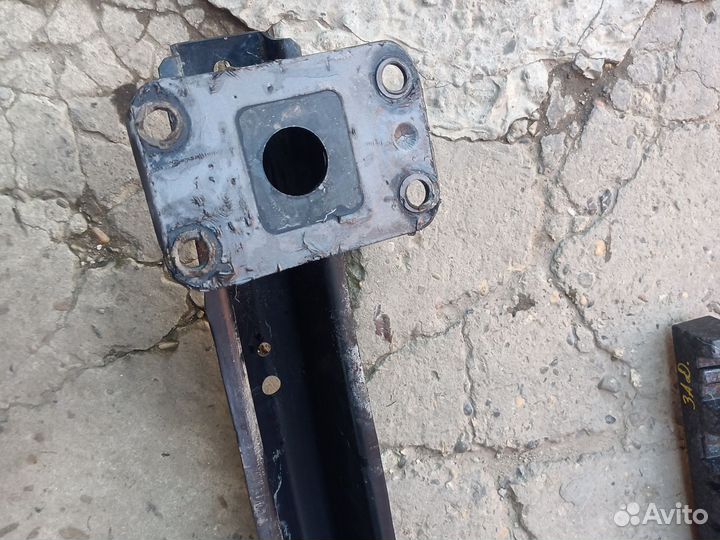 Усилитель заднего бампера VW Touareg