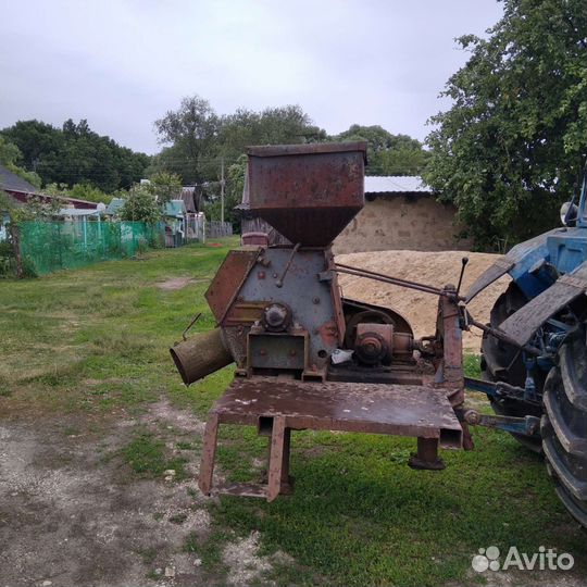 Промышленная дробилка для зерна