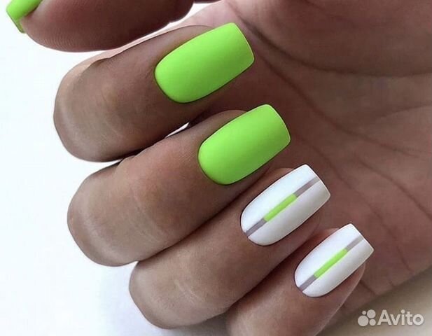 Маникюр с покрытием в салоне