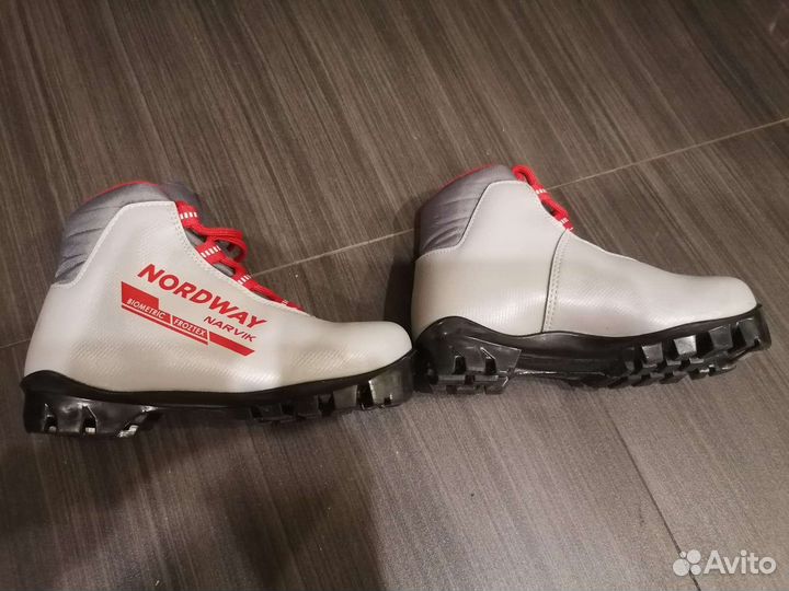 Лыжные ботинки детские р. 32 под крепление NNN