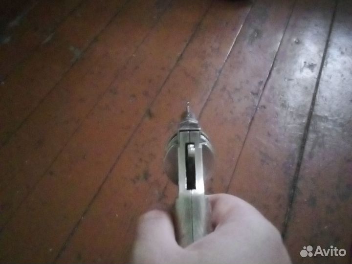 Игрушечный пистоновый пистолет