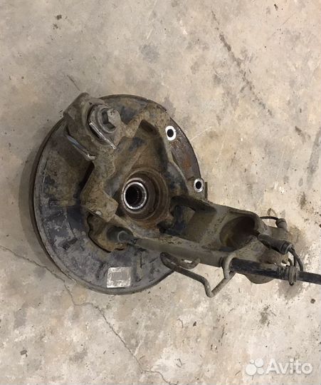 Цапфа задняя левая Land Rover Freelander 2