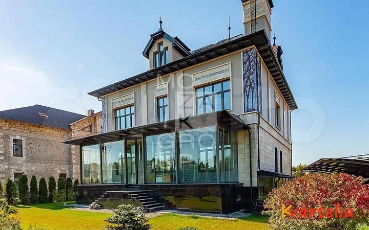 Коттедж 700 м² на участке 11 сот.