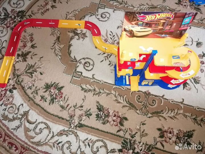 Игровой набор парковка с дорогой hotweels