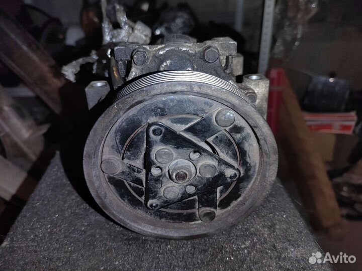 Компрессор системы кондиционирования Renault Logan