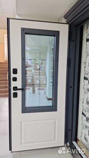 Входная дверь новая с витрины уличная и квартирная