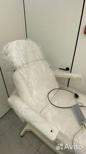 Косметологическое кресло-кушетка от Gharieni б/у