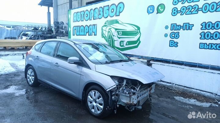 Кронштейн опоры двери багажника правый Ford Focus