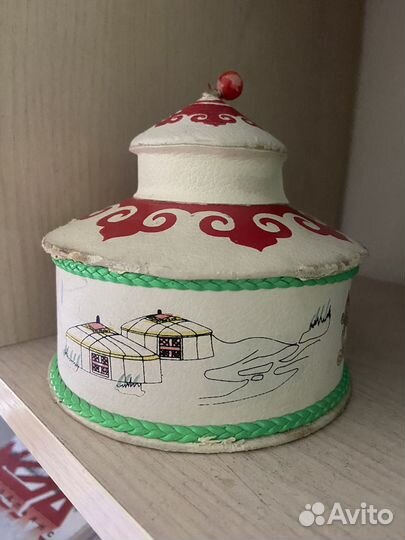 Юрта-шкатулка и фигурка