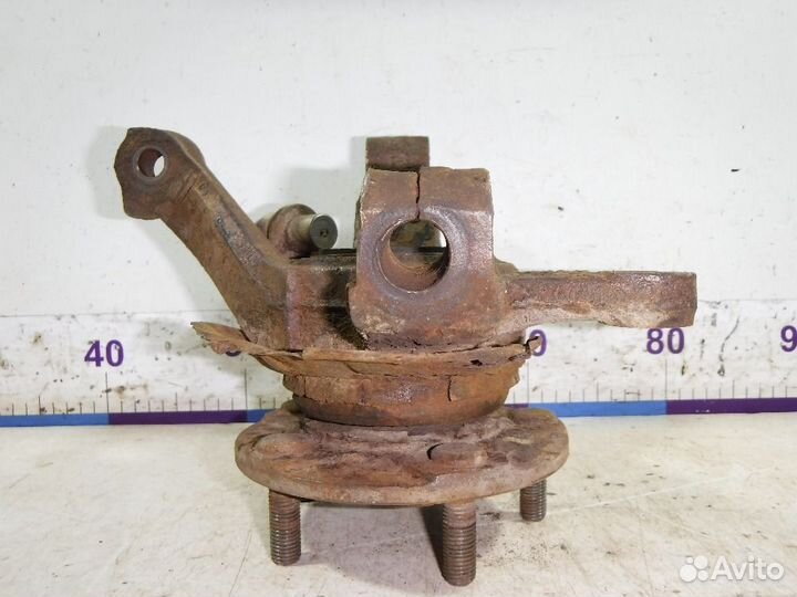 Кулак передний левый Mazda 626 GE