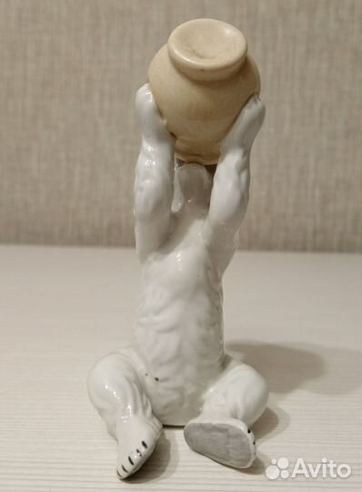 Статуэтка Мишка с крынкой, фарфор Сысерть СССР