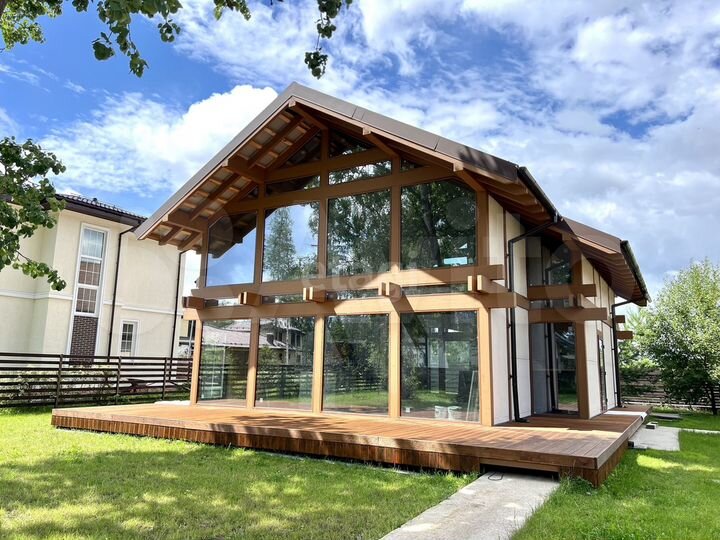 Коттедж 195,4 м² на участке 7,5 сот.