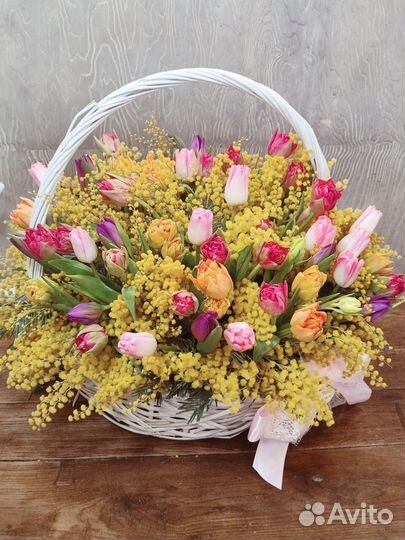 Букеты с мимозой к 8 марта