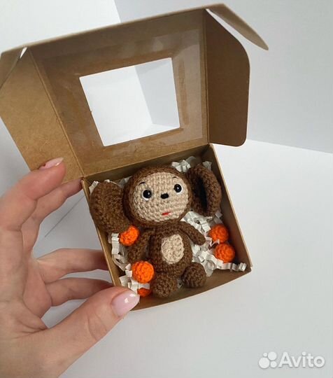 Вязаная игрушка ручной рвботы Чебурашка