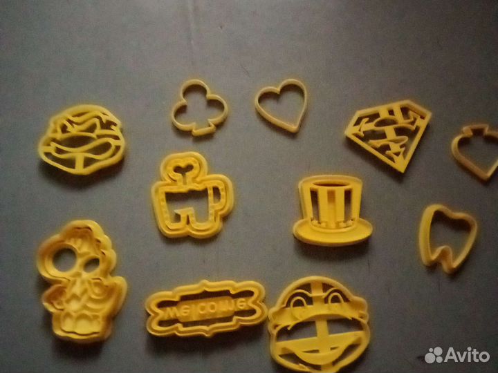 Пластмассовые игрушки и формочки для выпекания