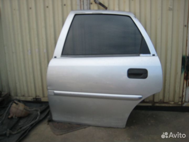 Дверь задняя левая Opel Vectra B хэтчбек серебрист