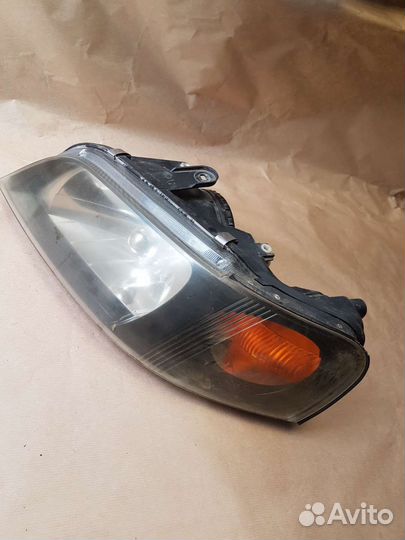 Фара левая Митсубиси Спейс стар