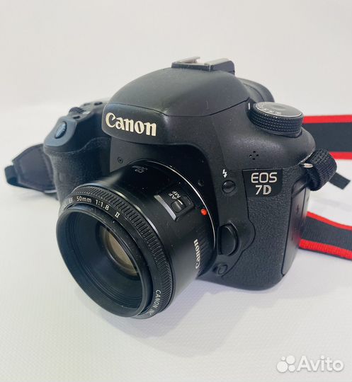 Зеркальный фотоаппарат canon