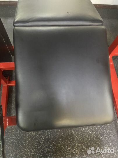 Тренажер для сгибания ног