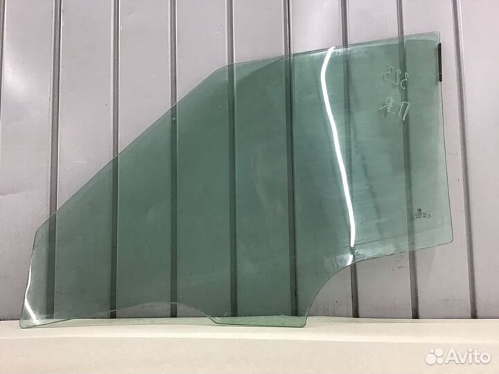 Стекло двери передней правой Skoda Fabia 2007-2015