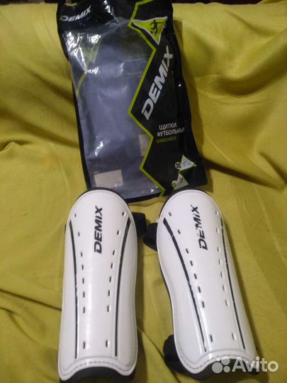 Футбольные щитки