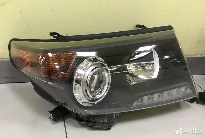 Фара Toyota Land Cruiser 200 2007-2015