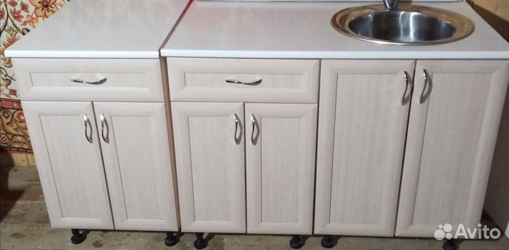 Кухонный гарнитур с мойкой