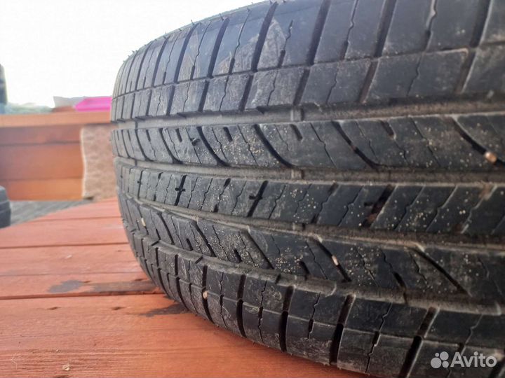 Bridgestone Dueler H/T 215/60 R17