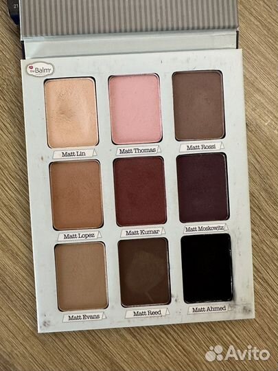 Палетка теней huda beauty sephora the balm