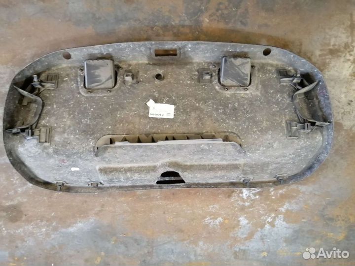 Обшивка крышки багажника Audi A6C6