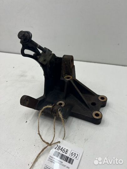 Кронштейн генератора Nissan Serena kvnc23 CD20T