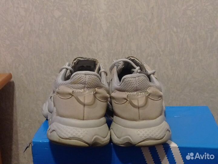 Кроссовки adidas ozweego