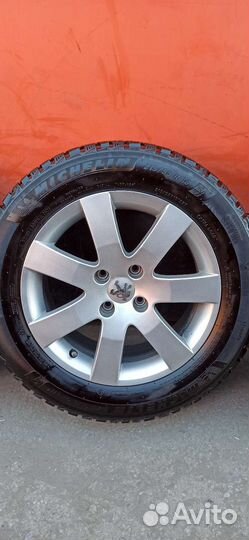 Michelin X-Ice North 4 215/55 R16