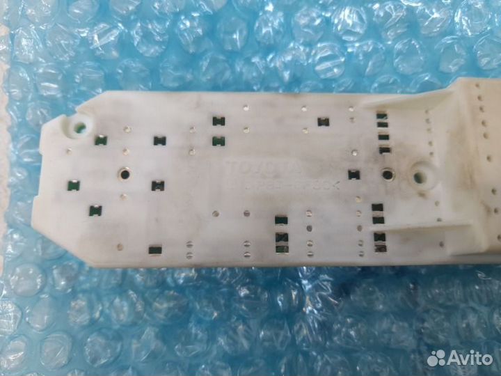 Блок управления стеклоподъемниками Toyota Camry 70